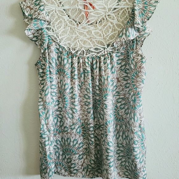 BCBG - Ruffle blouse - Picture 2 of 3